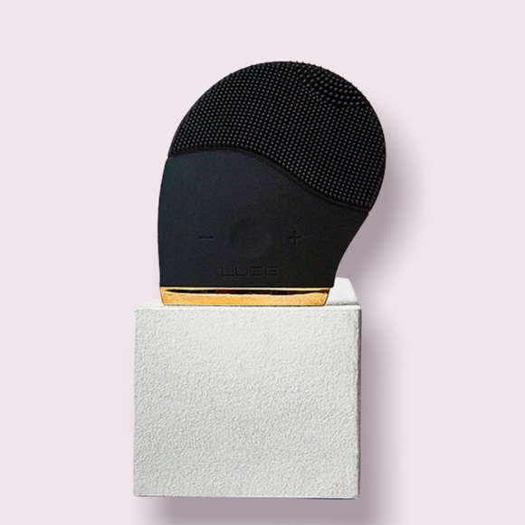 Luce180 Facial Cleansing and Anti-aging Device - Picture 2 of 3